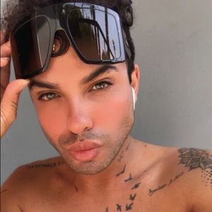 Meet your Posher, Zay